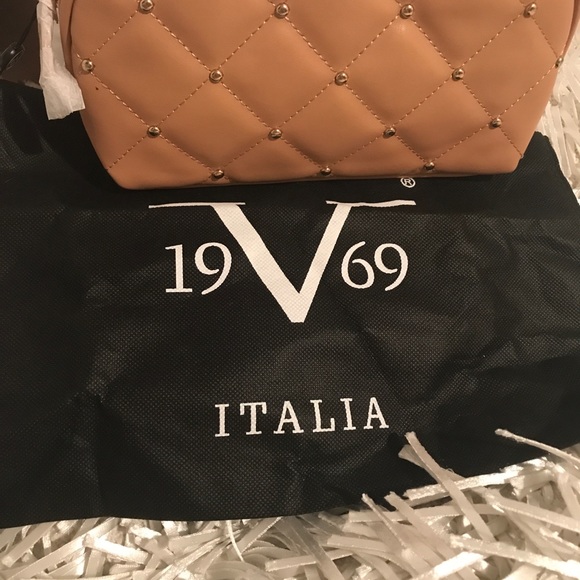 Versace19 V 69 Italia Abbigliamento Sportivo SRL - Picture 7 of 8